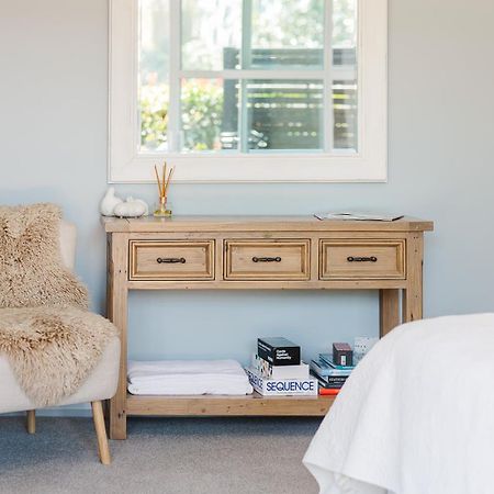 Revive On Oakview Boutique Beauty And Accommodation Ashburton Exteriör bild