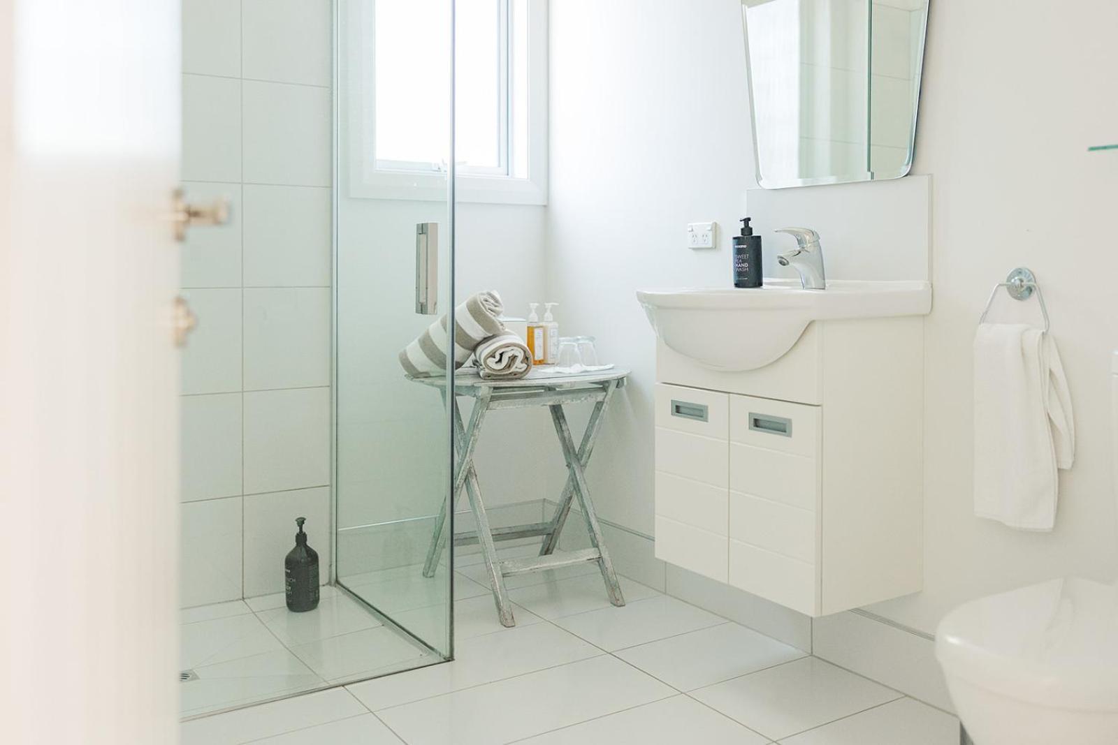 Revive On Oakview Boutique Beauty And Accommodation Ashburton Exteriör bild