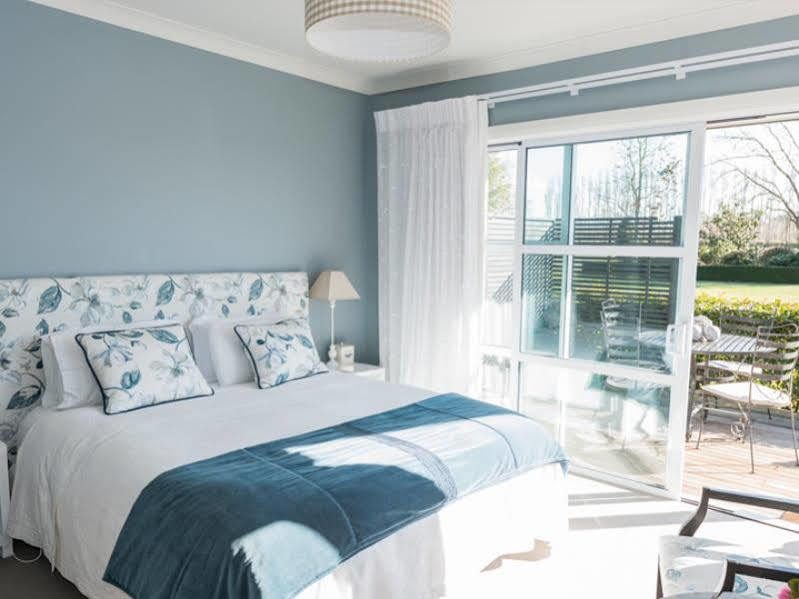 Revive On Oakview Boutique Beauty And Accommodation Ashburton Exteriör bild