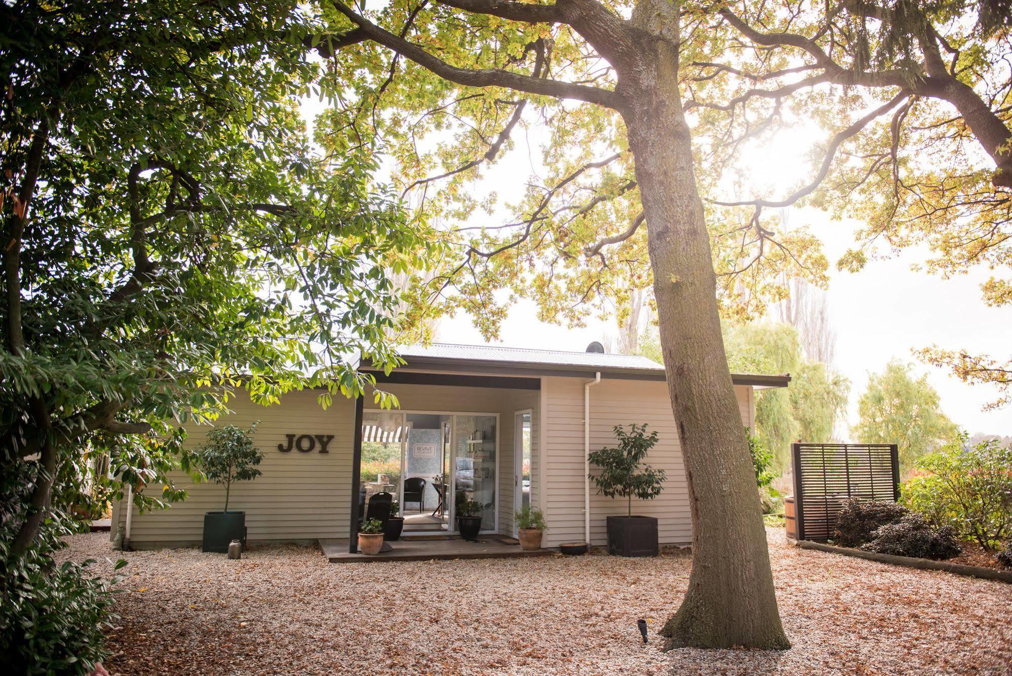 Revive On Oakview Boutique Beauty And Accommodation Ashburton Exteriör bild
